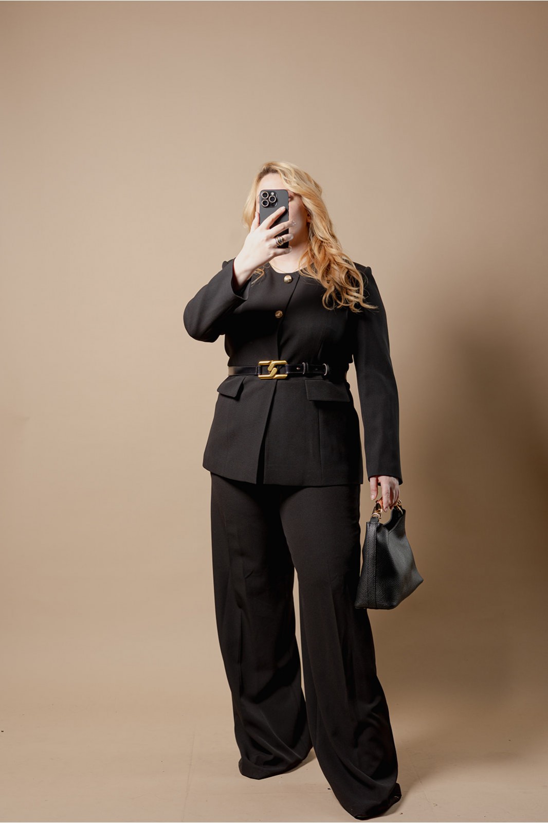 ΚΟΣΤΟΥΜΙ ΜΕ ΙΔΙΑΤΕΡΑ ΚΟΥΜΠΙΑ ΚΟΣΤΟΥΜΙ ΜΕ ΙΔΙΑΤΕΡΑ ΚΟΥΜΠΙΑ