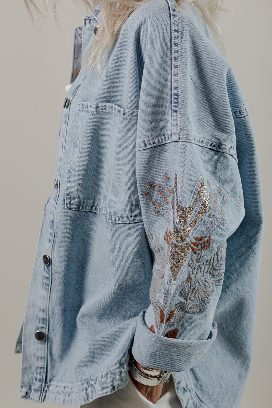 DENIM JACKET ΜΕ ΚΕΝΤΗΜΑ
