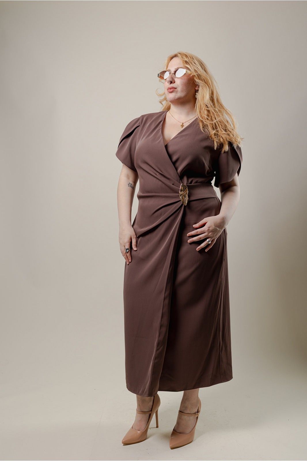 PLUS SIZE ΦΟΡΕΜΑ ΜΕ ΜΕΤΑΛΛΙΚΗ ΛΕΠΤΟΜΕΡΕΙΑ